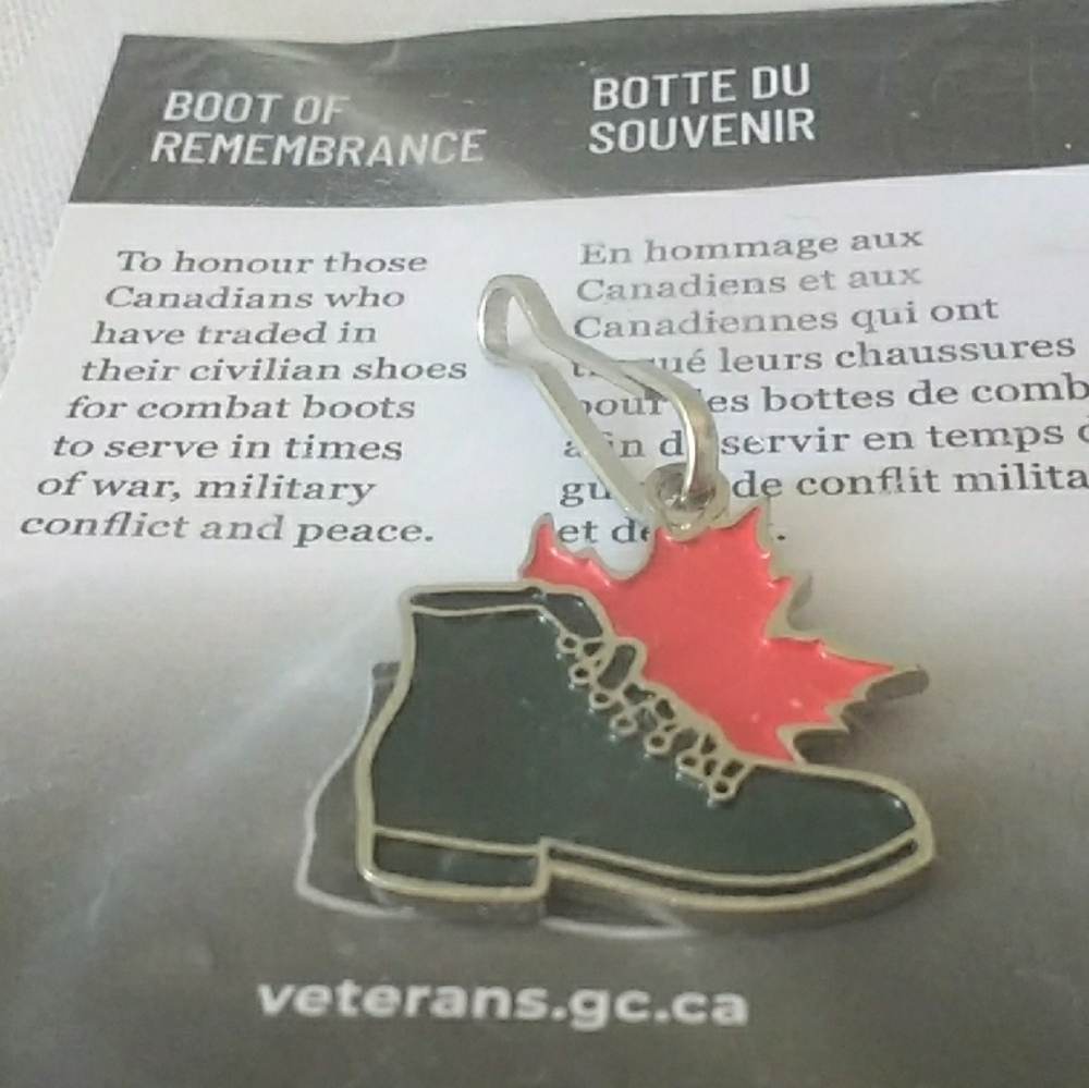Boot of Remembrance/Botte du Souvenir Zipper Pull with Red Maple Leaf 🍁 NEW